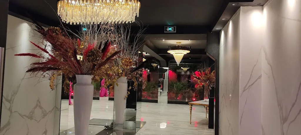 Photo 3 - Park Plazza