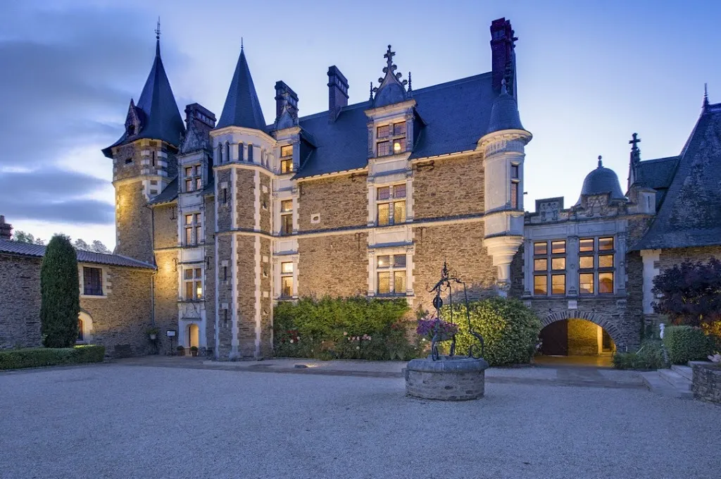 Photo 1 - Château De La Colaissière