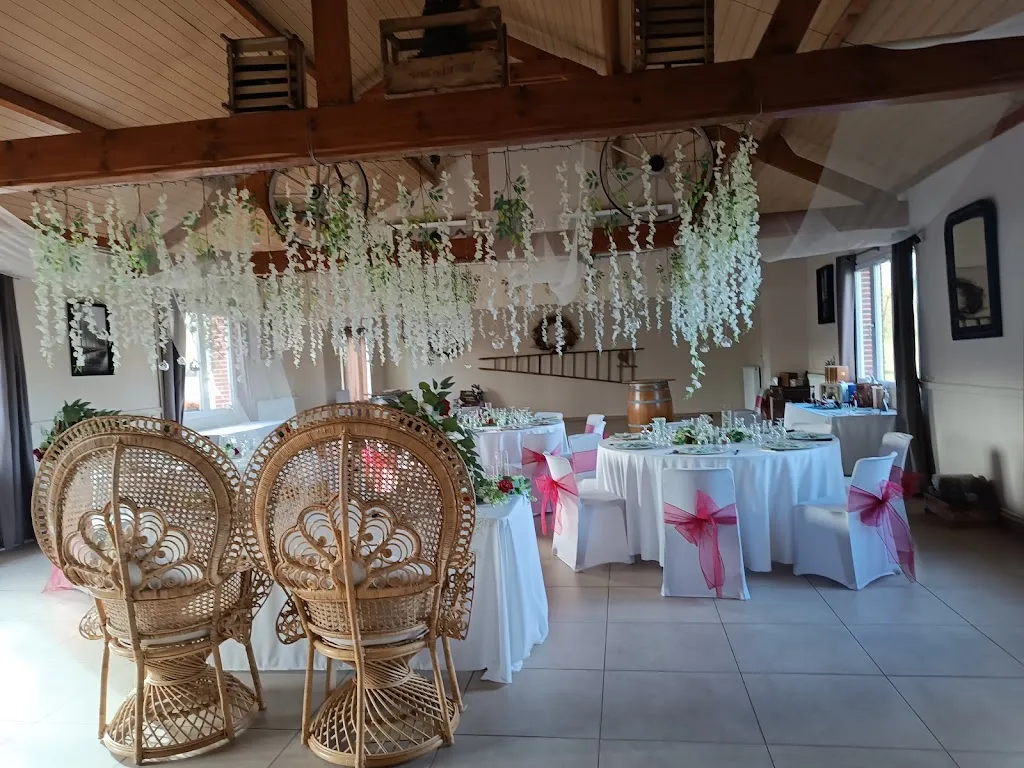 Photo 3 - Domaine des flots salle de réception etang