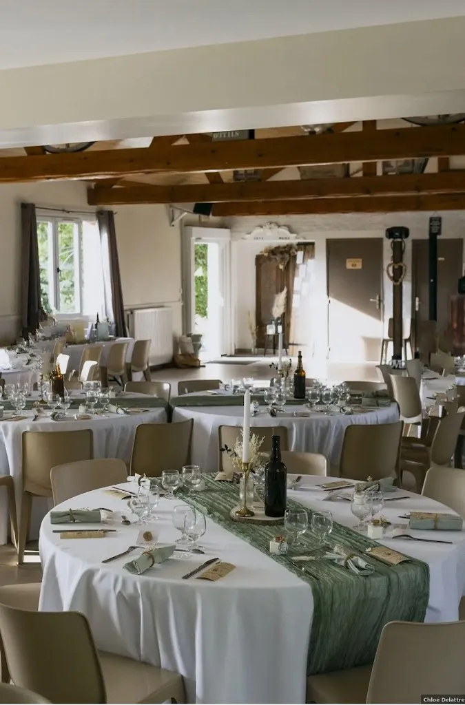 Photo 2 - Domaine des flots salle de réception etang