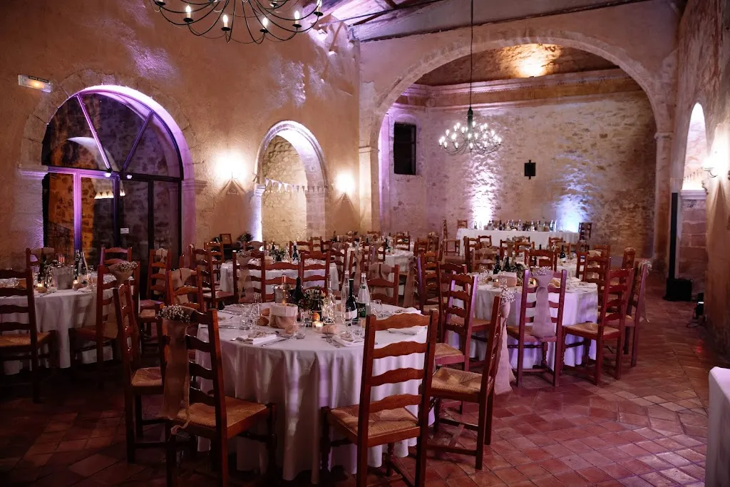 Photo 2 - Domaine de La Chapelle Saint Bacchi : Salle de Réception Mariage aix en Provence