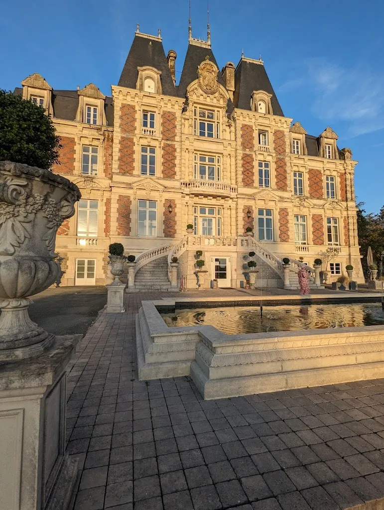 Photo 2 - Château du parc Saint Lambert