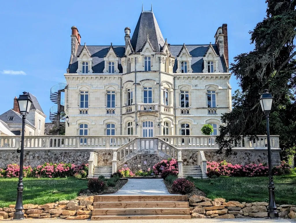 Photo 2 - Château de Saint Saturnin sur Loire (ancien nom : Château d'Arts)